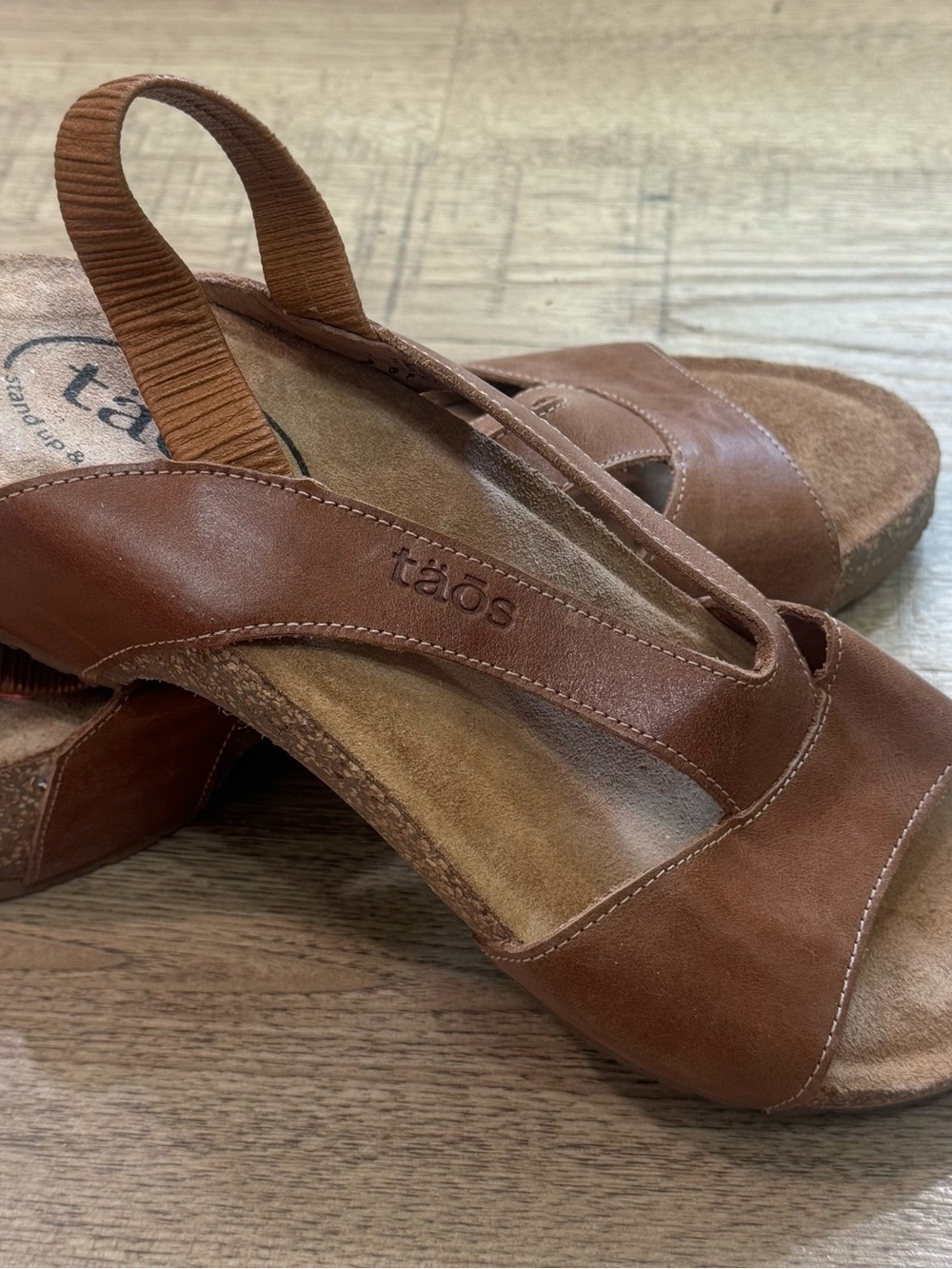 Taos "The Show" sandals in caramel leather,  shield strap design Size 7-7.5 - Picture 2 of 5